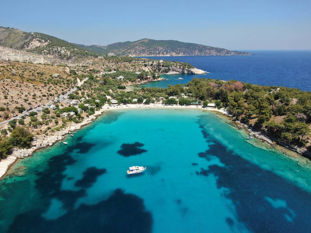 Čo vidieť na Thassosu: prírodný bazén Giola, Marble Beach, Limenas