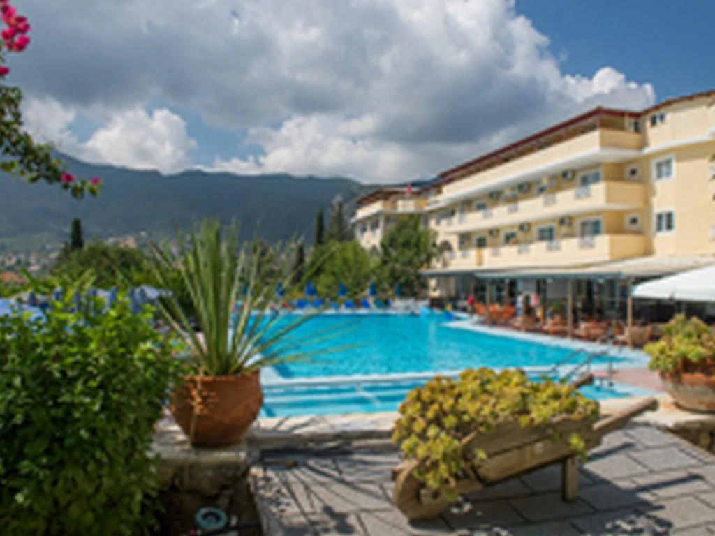 Koukounaria Hotel & Suites
