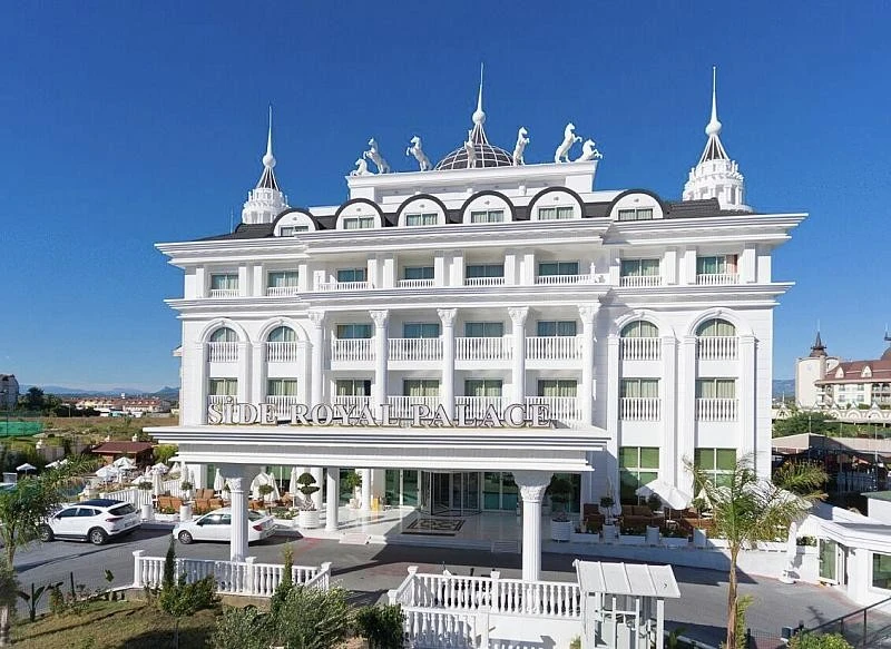 Side Royal Palace
